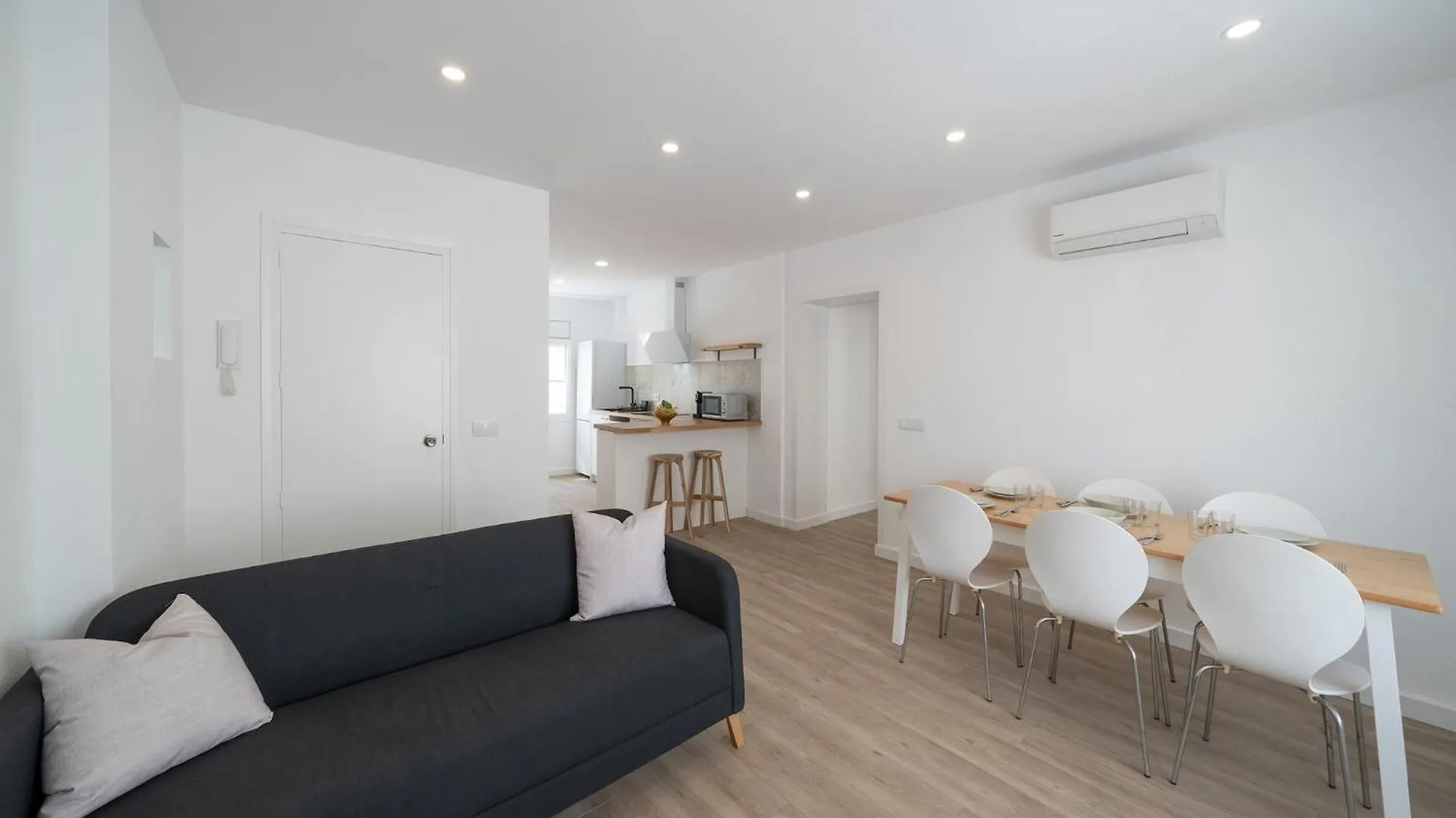 Pet-Friendly Apartment For Six People L'Escala