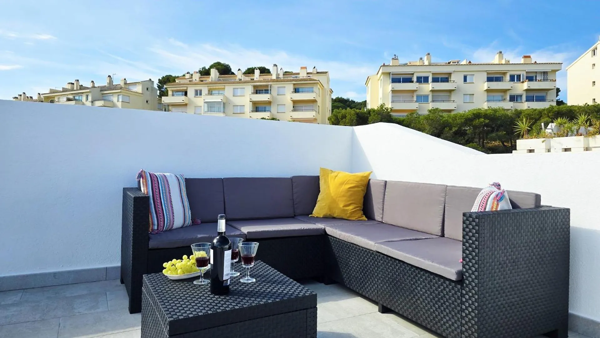 Pet-Friendly Apartment For Six People L'Escala