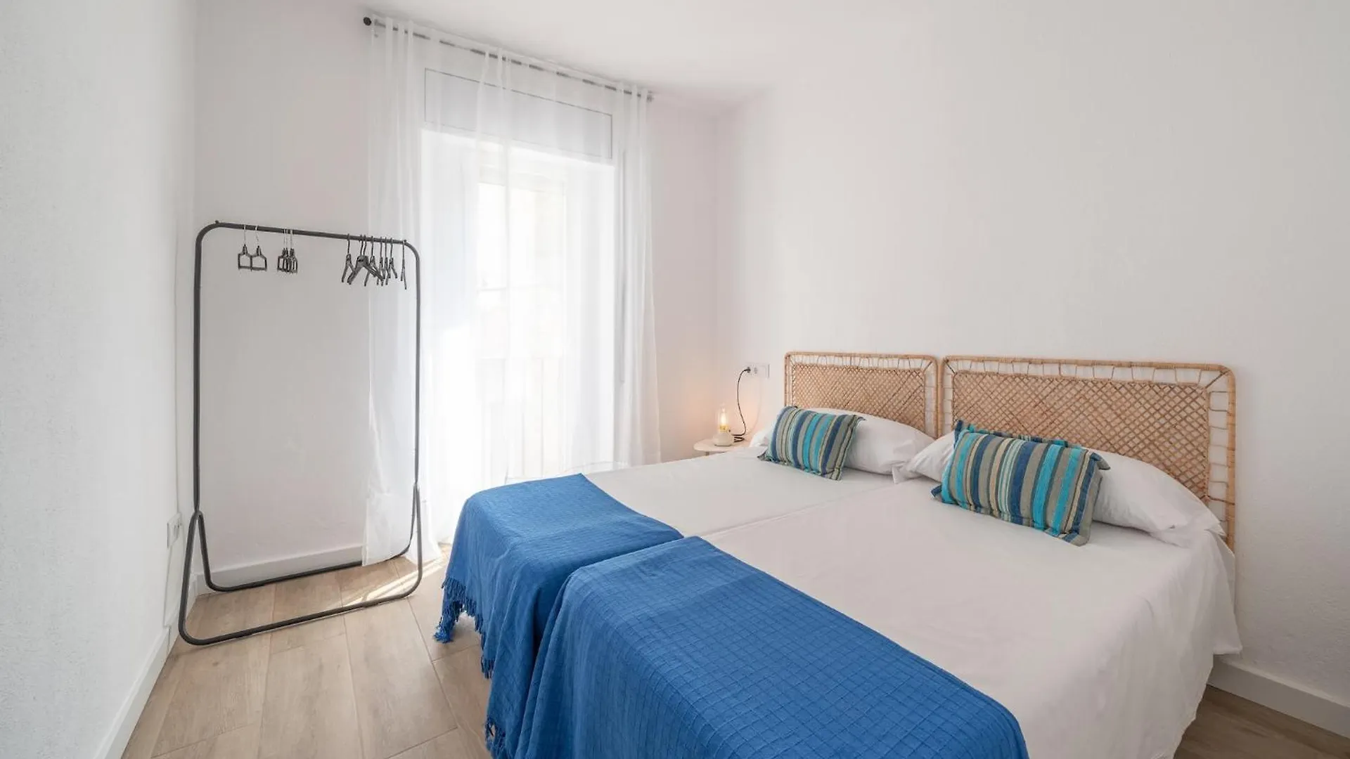 Pet-Friendly Apartment For Six People L'Escala